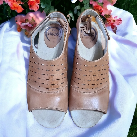 Abeo Bio System Leather Tan Heeled Sandals with Tassels - Picture 4 of 11